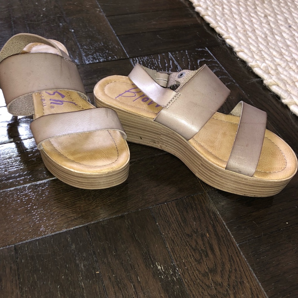 Platform grey sandals